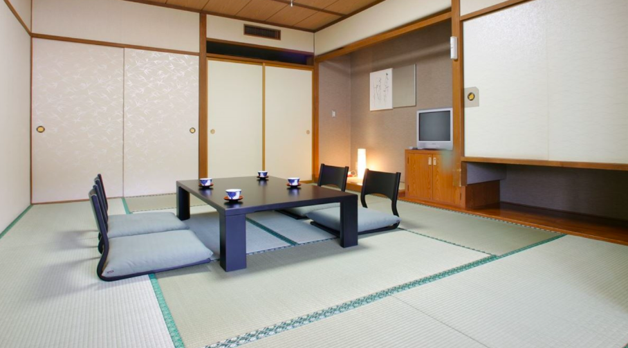 日進舘 本館